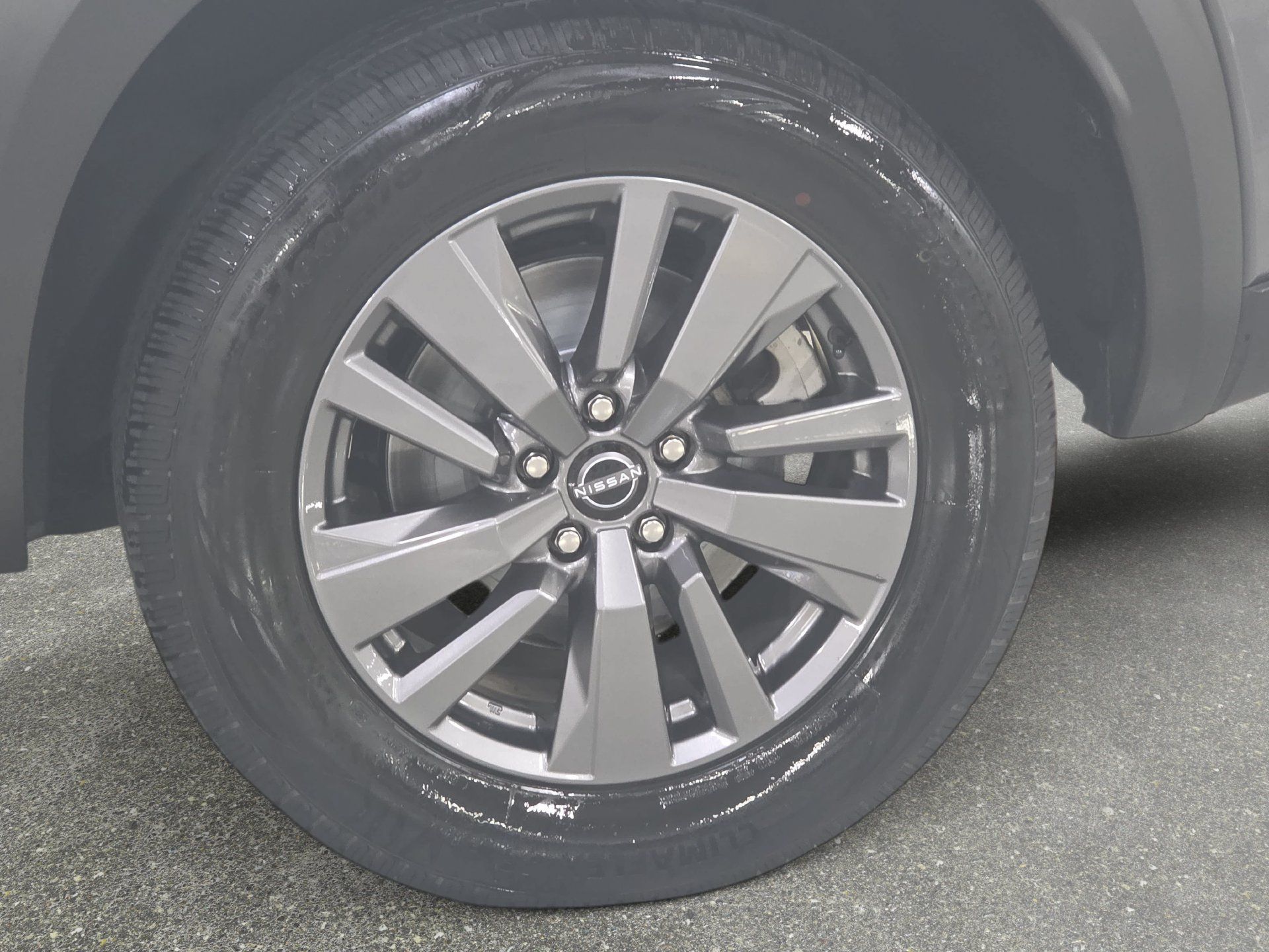 Used 2025 Nissan Pathfinder SV FWD image 32