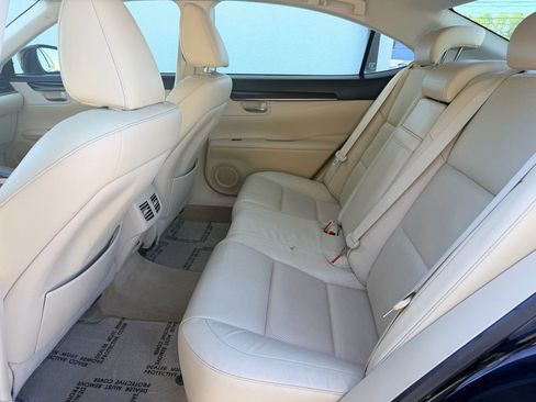 Used 2015 Lexus ES 350 w/ Luxury Package FWD image 13