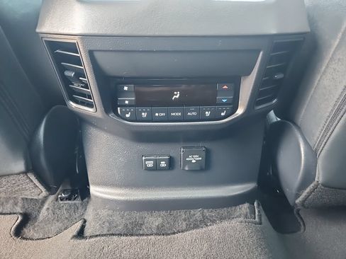 Used 2025 Toyota Sequoia Platinum AWD/4WD image 34