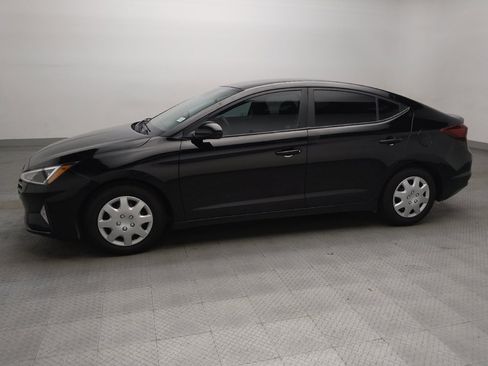 Used 2020 Hyundai Elantra SE w/ Cargo Package (C1) FWD image 2