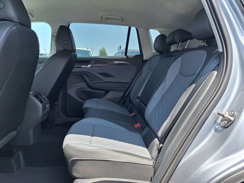 New 2025 Volkswagen Tiguan SE image 10