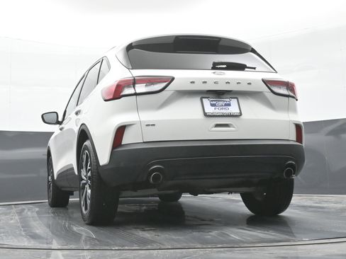 Used 2022 Ford Escape SE w/ SE Sport Appearance Package image 32