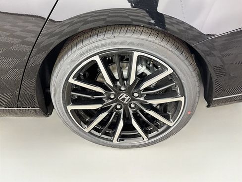 Used 2024 Honda Accord Touring image 4