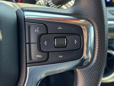 Used 2025 Chevrolet Blazer LT FWD image 19