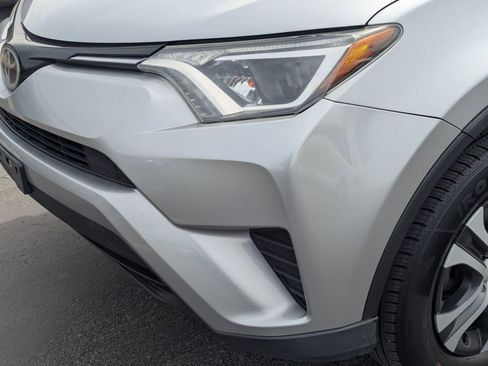 Used 2017 Toyota RAV4 LE FWD image 12