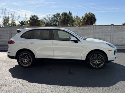 Certified 2018 Porsche Cayenne Platinum Edition image 7