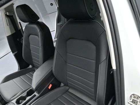 Used 2023 Volkswagen Jetta SE image 15