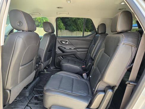 Used 2020 Chevrolet Traverse RS FWD image 11
