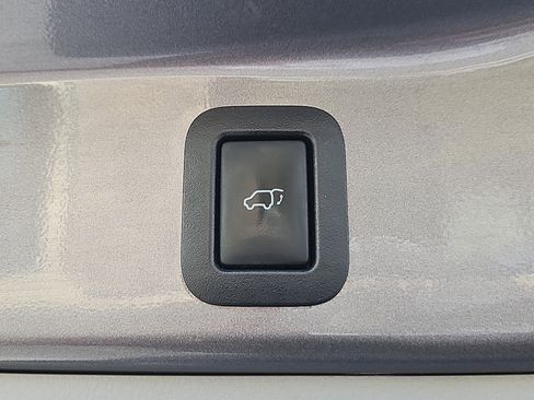 Used 2017 Toyota Highlander XLE w/ Carpet Mat Package AWD/4WD image 12