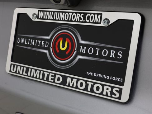 Used 2019 Chrysler Pacifica Limited image 21