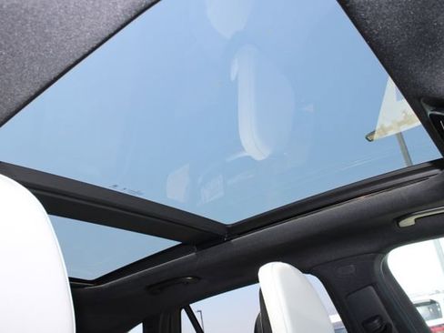 Used 2025 Mercedes-Benz GLC 300 image 6