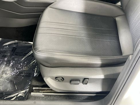 Used 2022 Volkswagen Tiguan SE AWD/4WD image 18