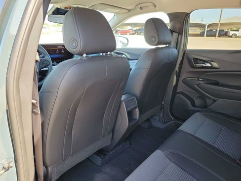 Used 2025 Chevrolet Trax LT FWD image 16