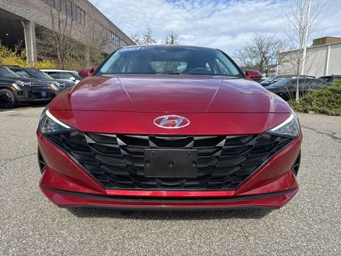 Used 2023 Hyundai Elantra SE image 2