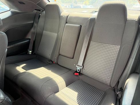 Used 2018 Dodge Challenger SXT RWD image 39