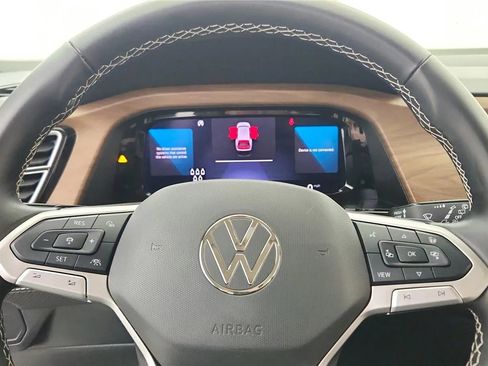 Used 2025 Volkswagen Atlas SE image 26