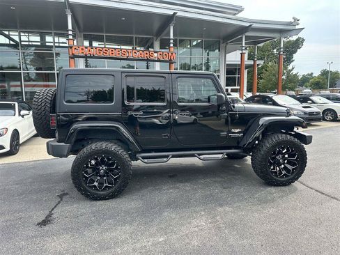 Used 2015 Jeep Wrangler Unlimited Sahara w/ Connectivity Group AWD/4WD image 2