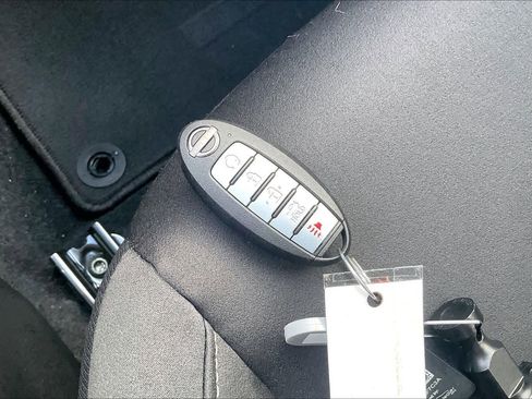 Used 2025 Nissan Altima 2.5 SV image 14