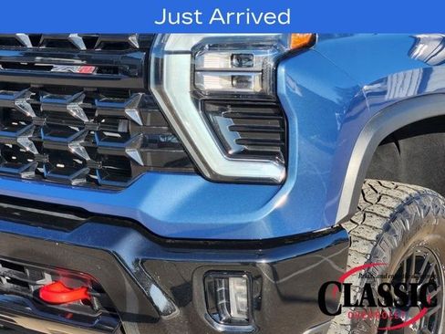 Used 2024 Chevrolet Silverado 2500 ZR2 w/ Technology Package image 27