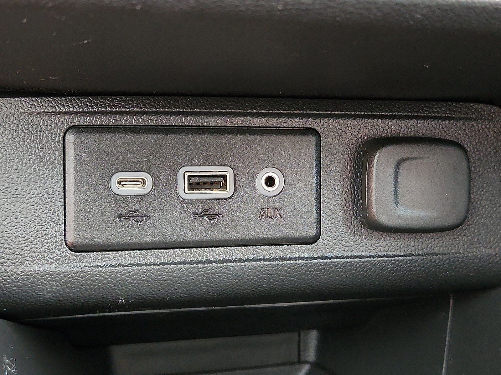 Used 2022 Buick Encore GX Select w/ Sport Touring Package FWD image 15