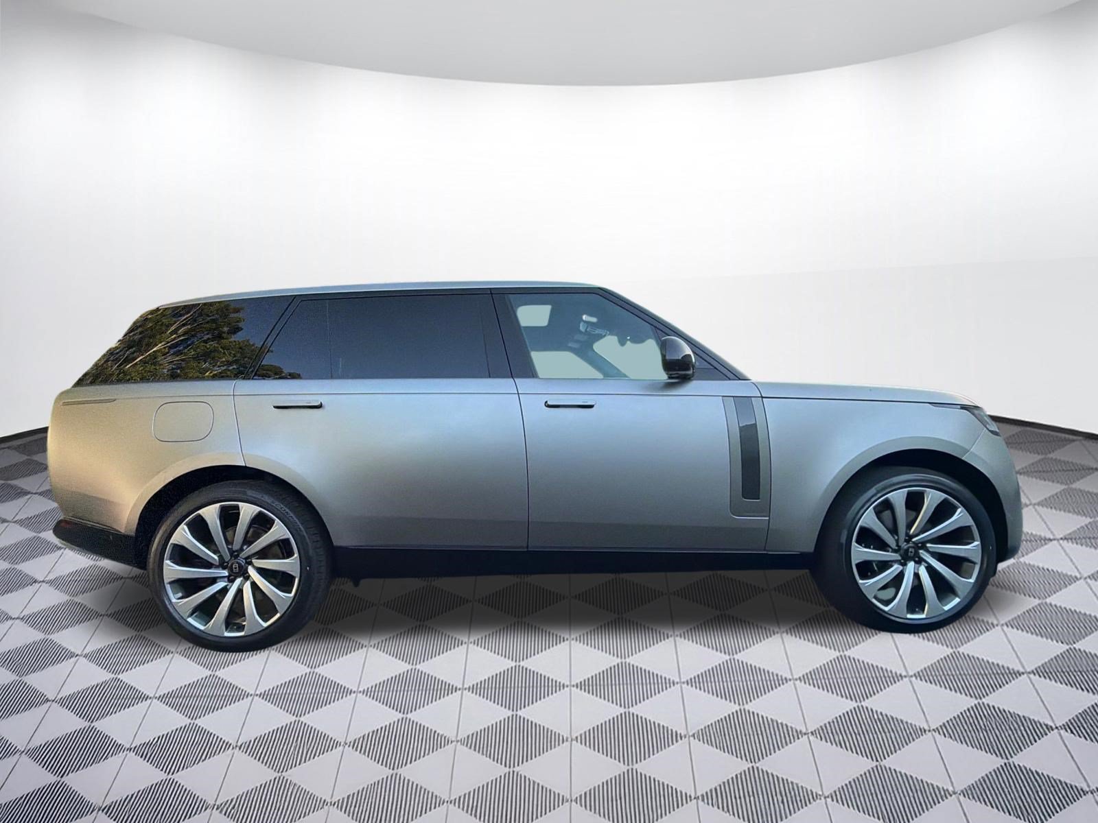 New 2027 Land Rover Range Rover Long Wheelbase Autobiography AWD/4WD image 7