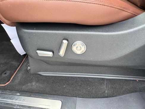 New 2025 Lincoln Navigator L Reserve image 18