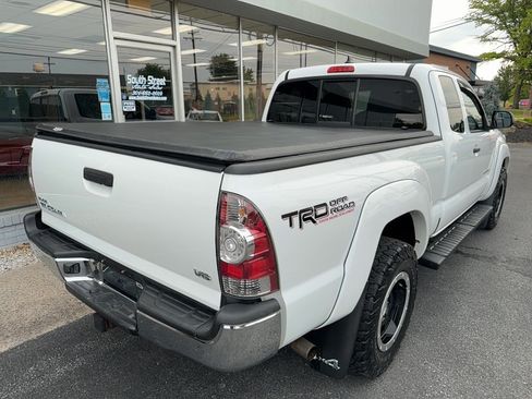 Used 2012 Toyota Tacoma 4x4 Access Cab V6 w/ TRD Off-Road Pkg image 4