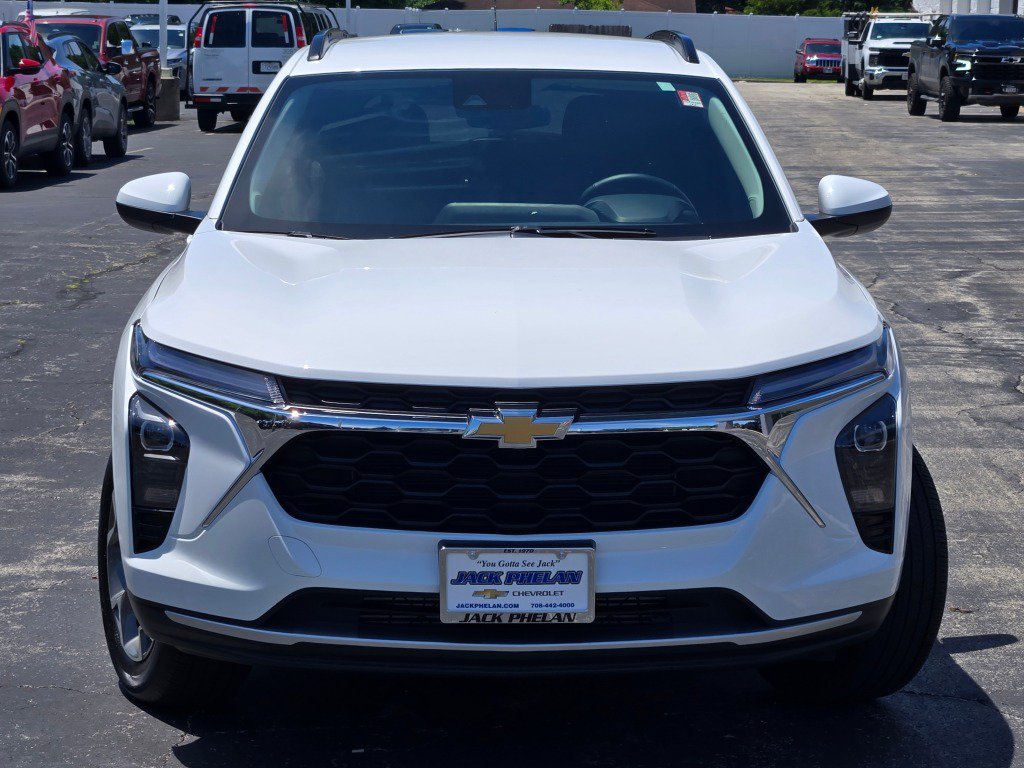 Certified 2025 Chevrolet Trax LT w/ LT Convenience Package FWD image 4