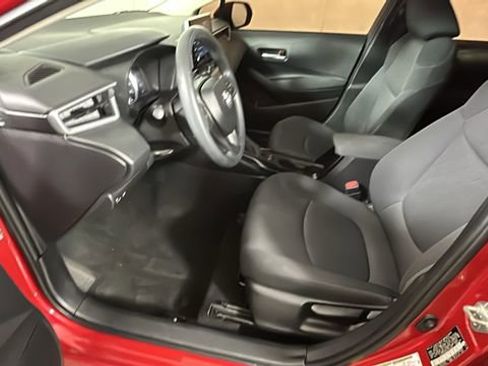 Used 2020 Toyota Corolla LE FWD image 11