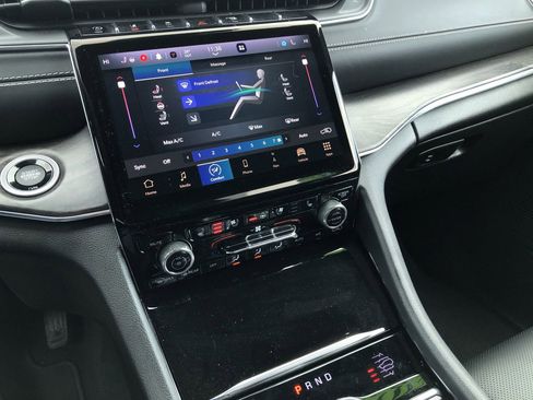 Used 2023 Jeep Grand Cherokee L Overland w/ Advanced Protech Group III image 32