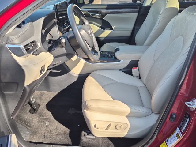 Certified 2023 Toyota Highlander Platinum AWD/4WD image 9