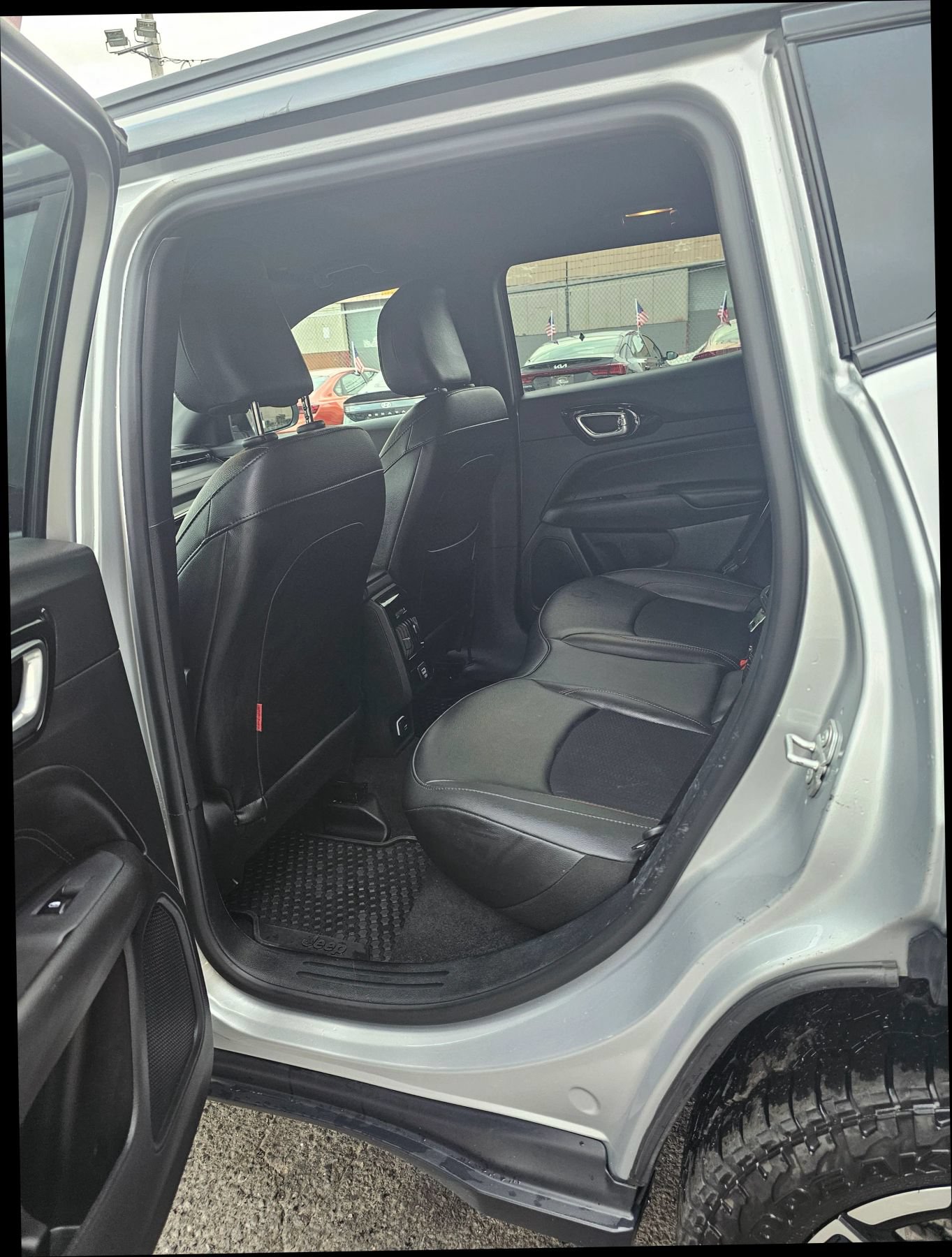 Used 2025 Jeep Compass Trailhawk AWD/4WD image 7