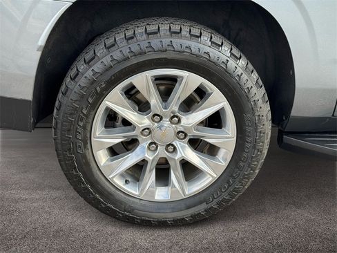 Used 2022 Chevrolet Suburban Premier image 8