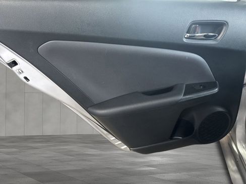 Used 2021 Toyota Prius XLE image 24