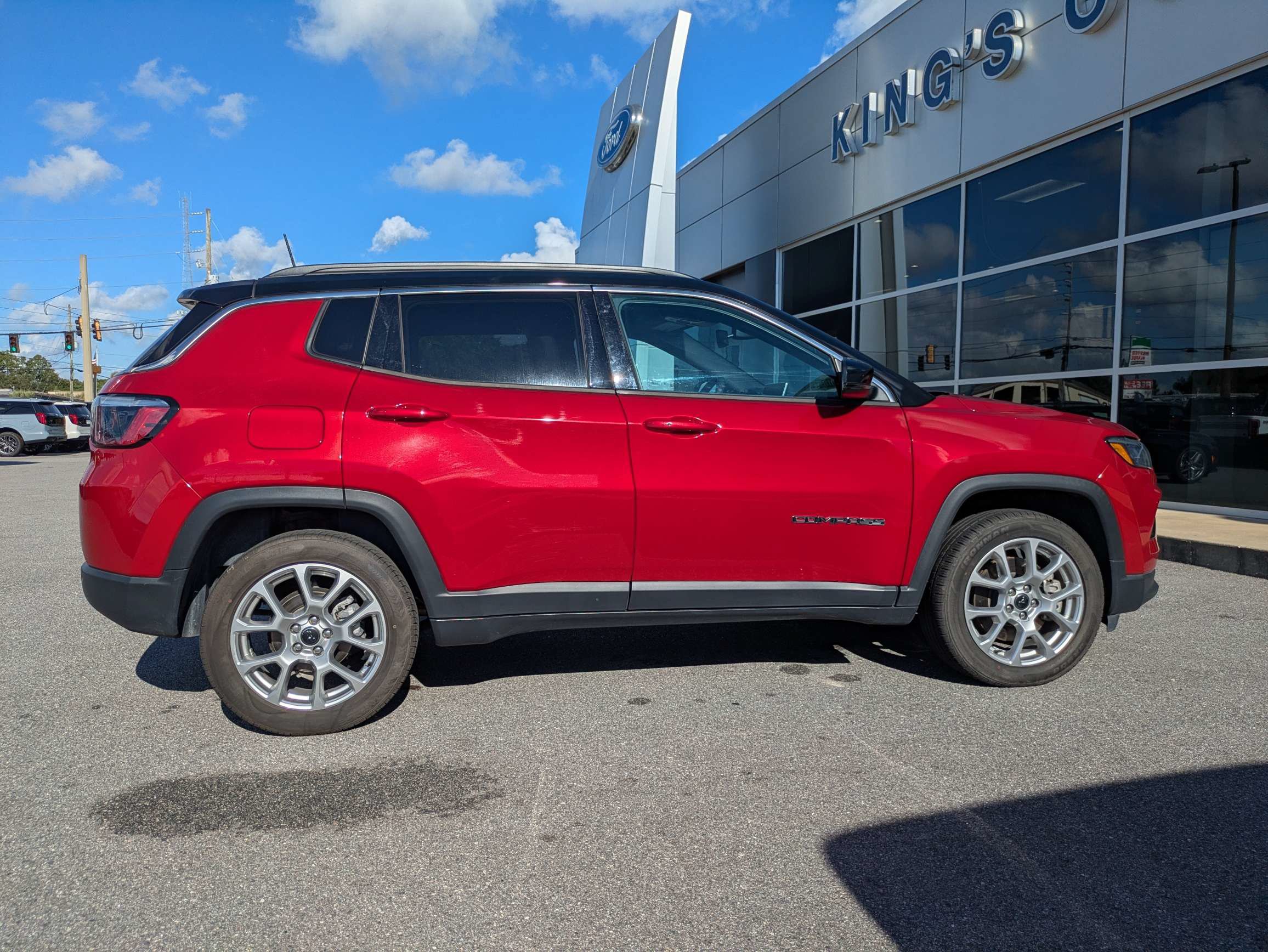 Used 2025 Jeep Compass Limited AWD/4WD image 3