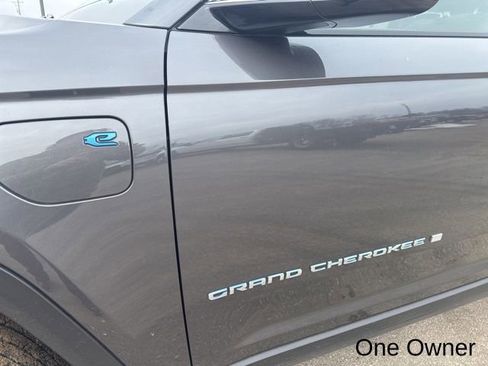 Used 2022 Jeep Grand Cherokee Limited 4xe image 2