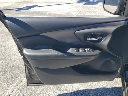 Certified 2023 Nissan Murano SV w/ SV Midnight Edition Package FWD image 9