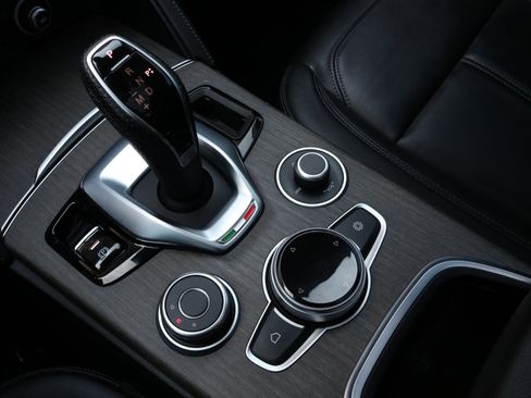 Used 2020 Alfa Romeo Stelvio Ti w/ Active Blind Spot Package image 32