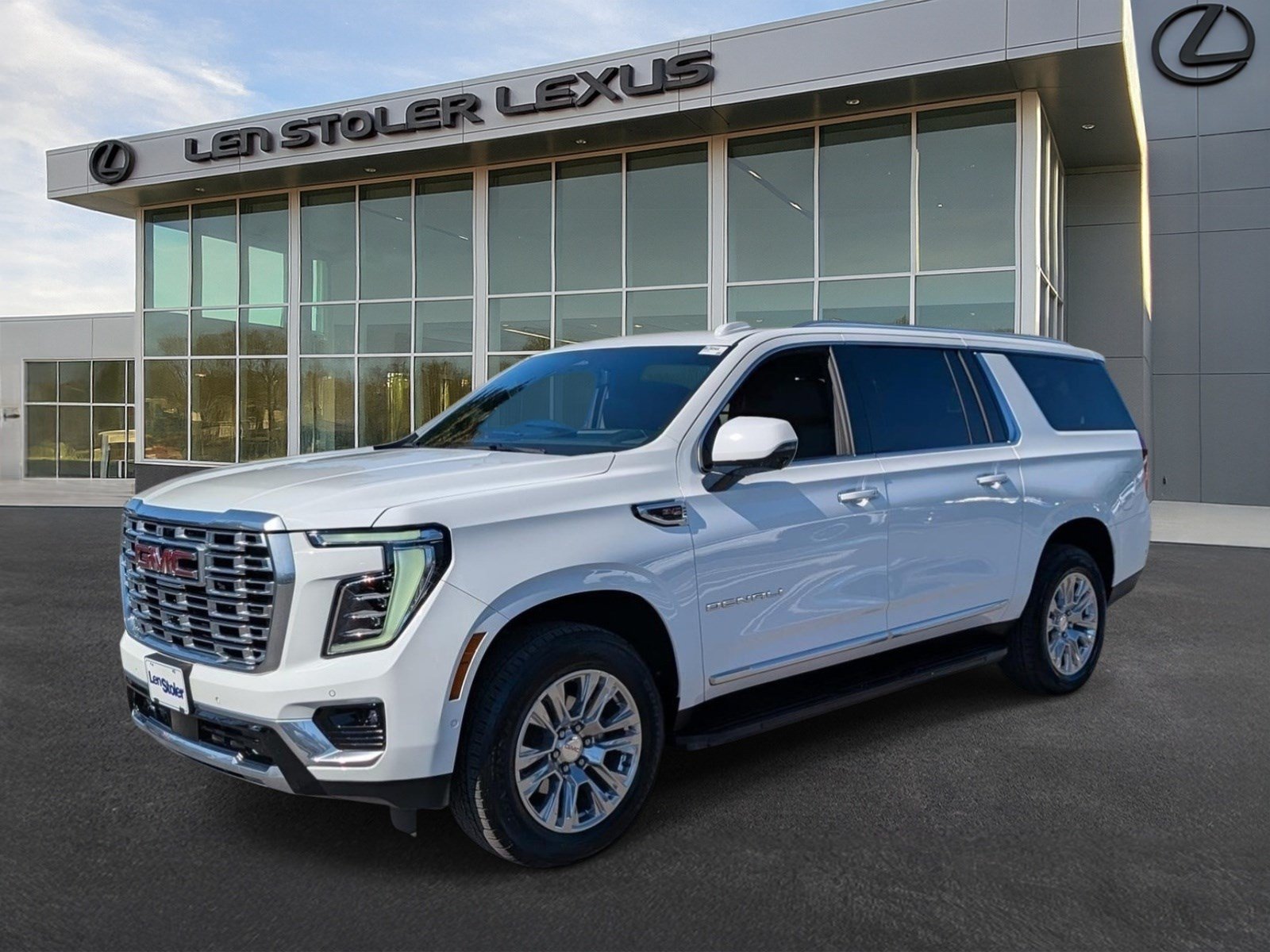 Used 2025 GMC Yukon XL Denali AWD/4WD image 7