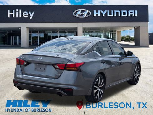 Used 2022 Nissan Altima 2.0 SR FWD image 4