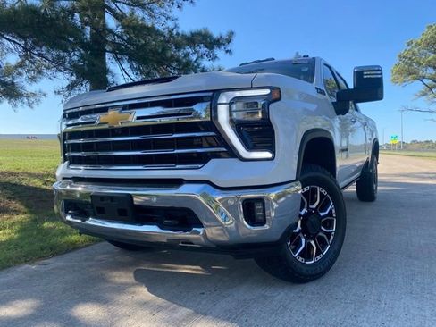 Used 2024 Chevrolet Silverado 2500 LTZ w/ LTZ Texas Edition AWD/4WD image 3