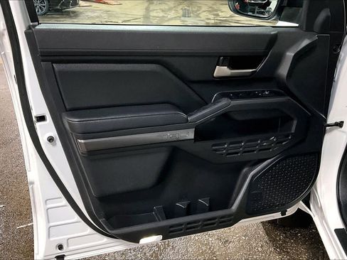 Used 2024 Toyota Tacoma TRD Sport w/ TRD Sport Upgrade Package image 20