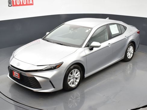 Used 2025 Toyota Camry LE image 24