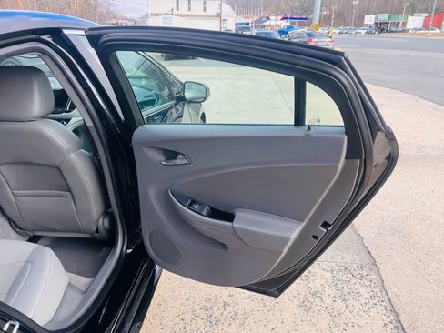 Used 2017 Chevrolet Volt LT w/ Comfort Package image 24