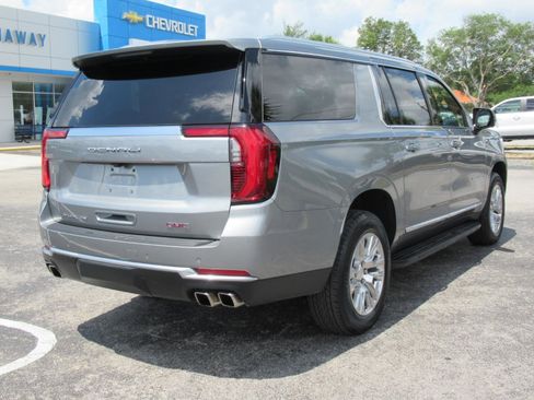 Used 2025 GMC Yukon XL Denali AWD/4WD image 6