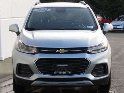 Used 2022 Chevrolet Trax LT w/ LT Convenience Package image 3