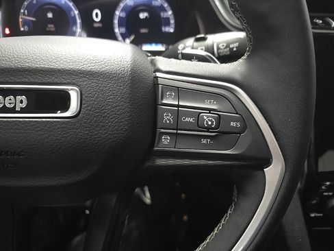 Used 2024 Jeep Grand Cherokee L Laredo AWD/4WD image 20