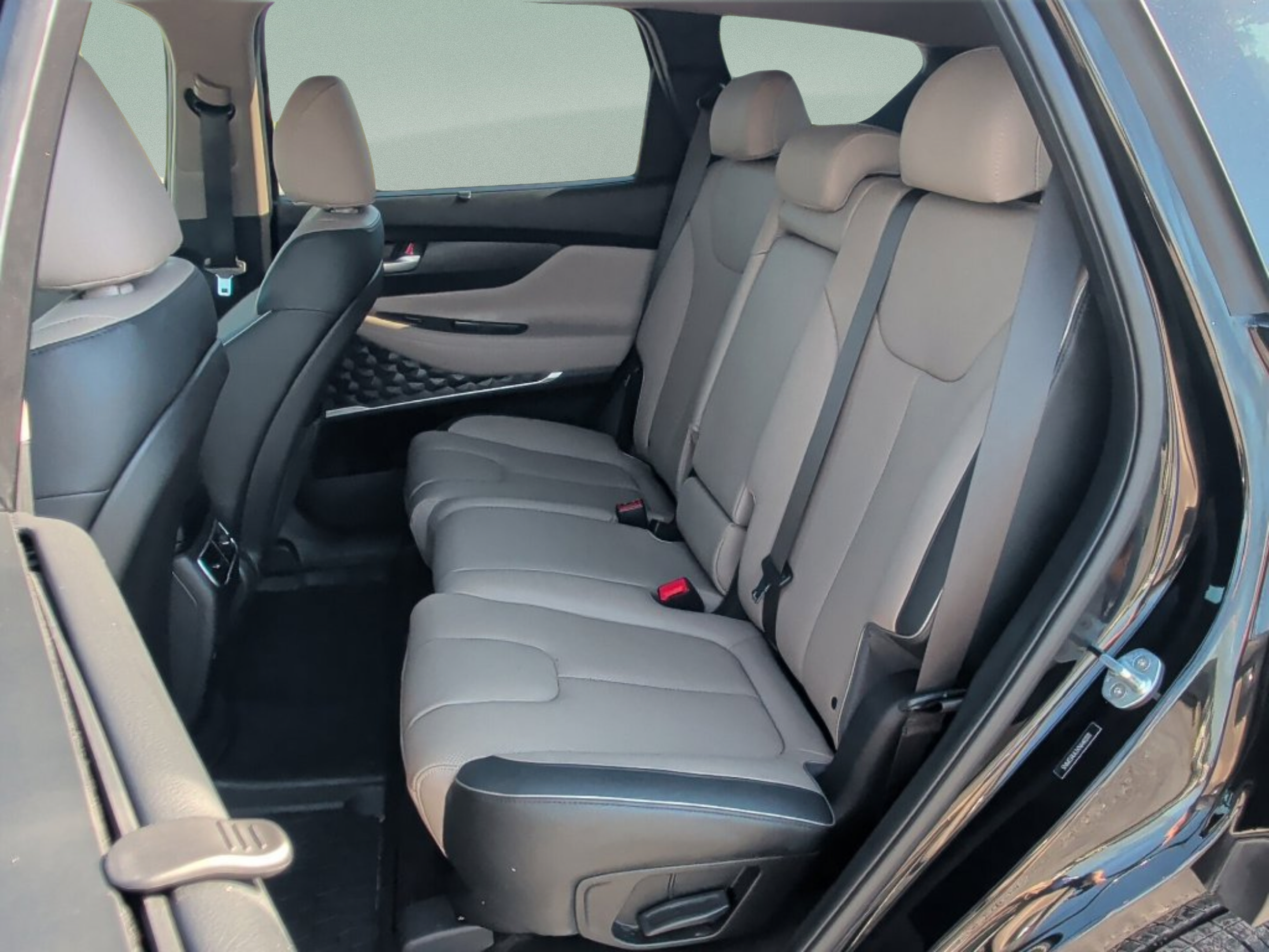 Used 2022 Hyundai Santa Fe SEL w/ Convenience + Premium Package FWD image 37