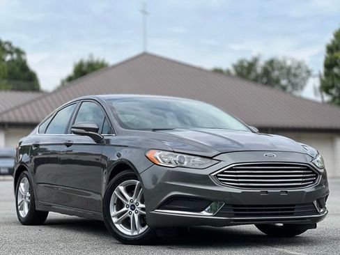Used 2018 Ford Fusion SE FWD image 3