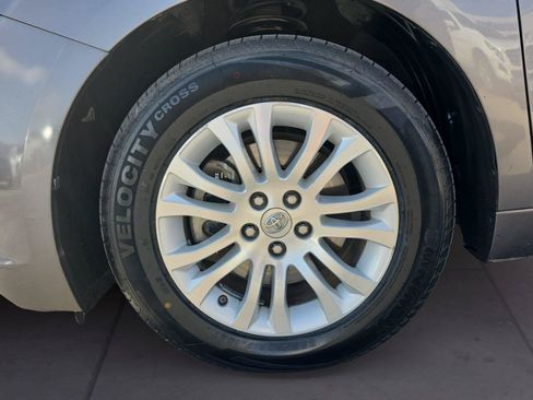 Used 2017 Toyota Sienna XLE Premium FWD image 14